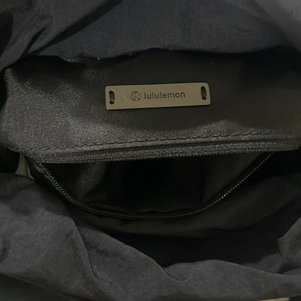 NWOT LULULEMON Dash All Day CrossBody Bucket Black Bag - Picture 12 of 17